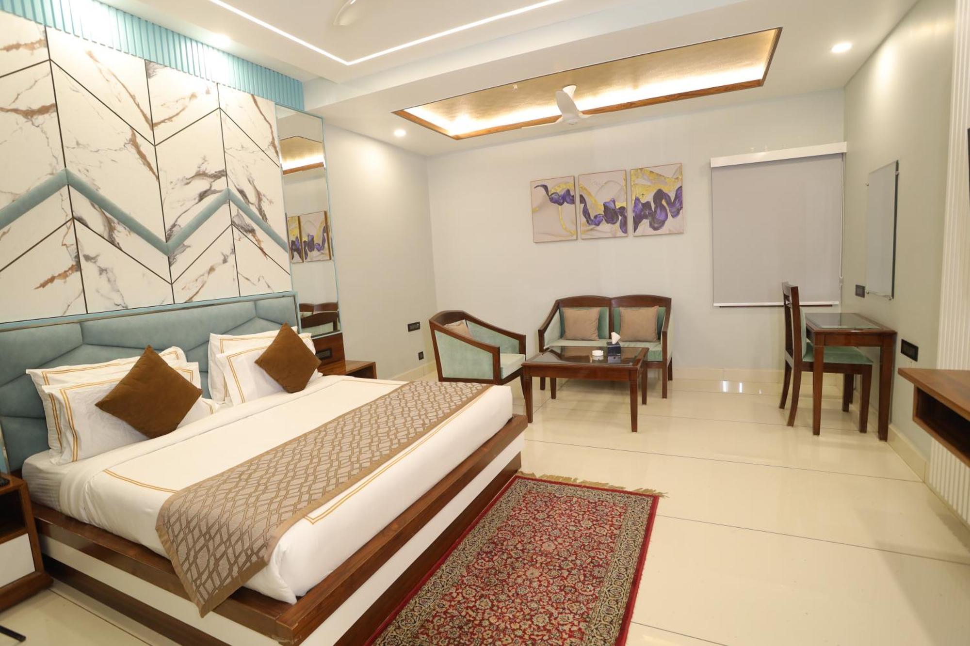 Hotel Leela Grande Karnāl Kültér fotó