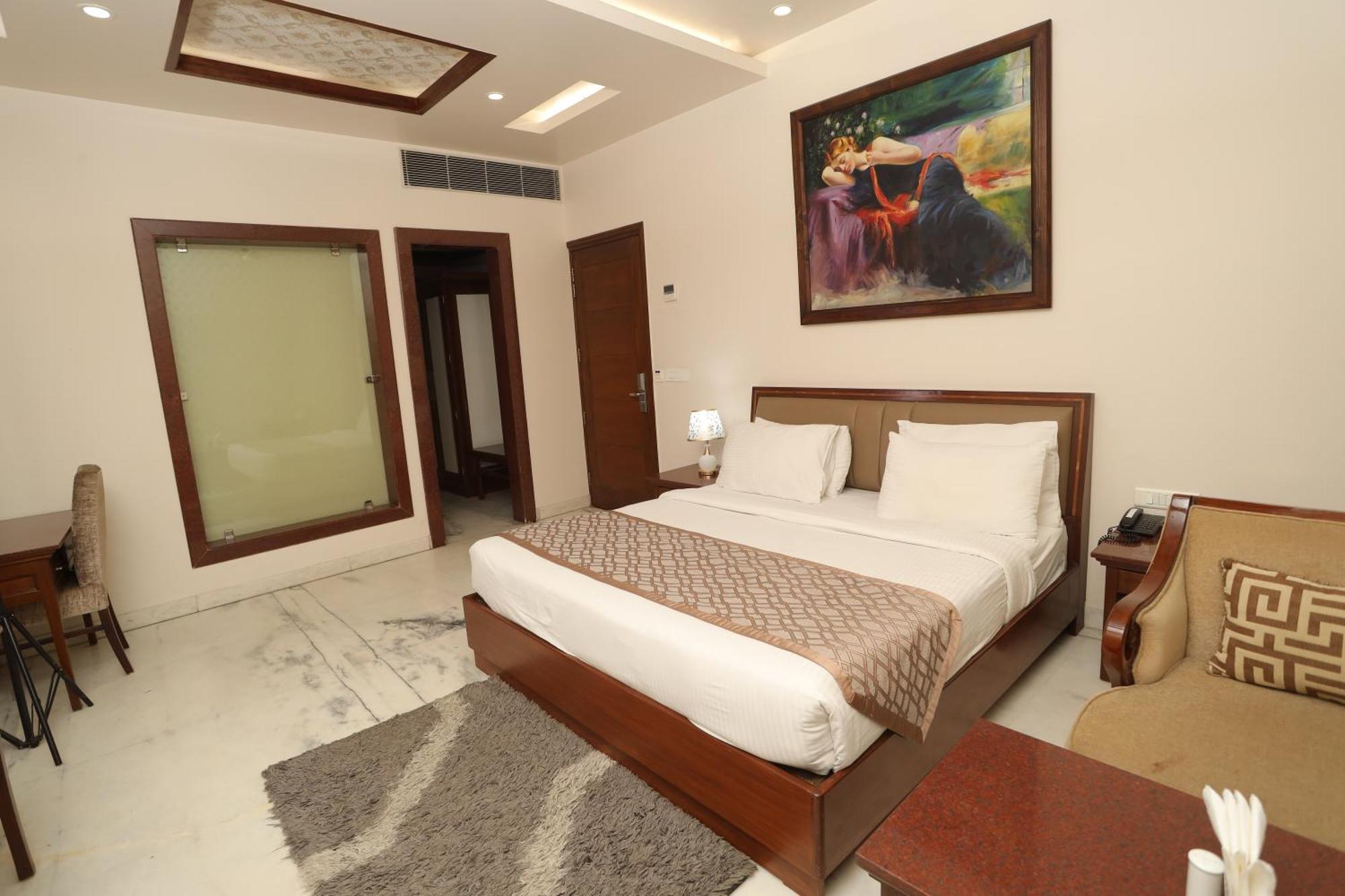 Hotel Leela Grande Karnāl Kültér fotó