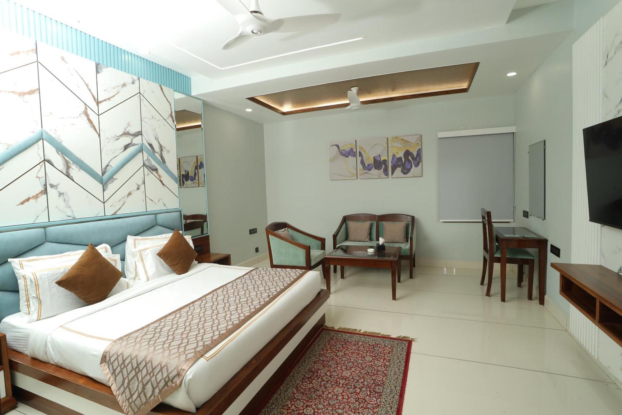 Hotel Leela Grande Karnāl Kültér fotó